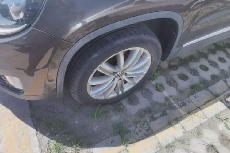 Used Volkswagen Tiguan 2013 2.0 TSI Automatic All-Wheel-Drive Flagship Edition Left Front Wheel Hub