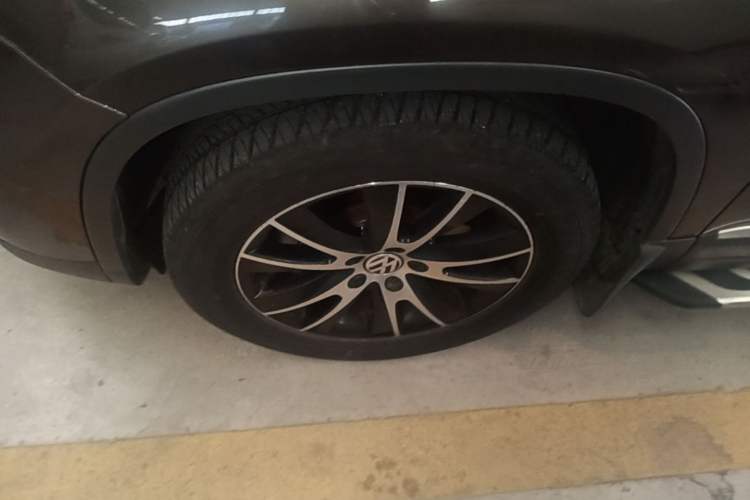 Used Volkswagen Tiguan 2013 1.8 TSI Automatic All-Wheel Drive Luxury Model Left Front Wheel Hub