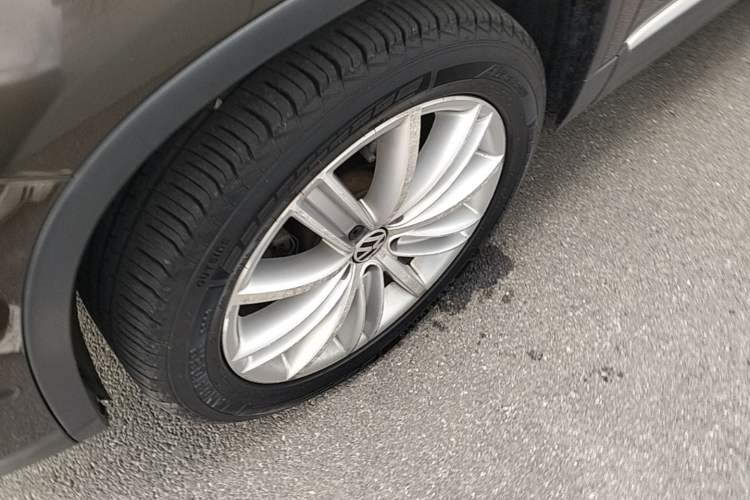 Used Volkswagen Tiguan 2013 2.0 TSI Automatic All-Wheel-Drive Flagship Edition Left Front Wheel Hub