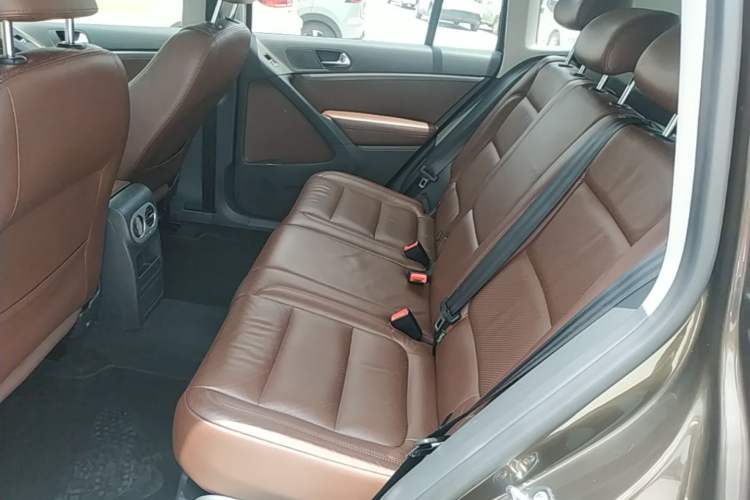 Used Volkswagen Tiguan 2013 1.8 TSI Automatic All-Wheel Drive Luxury Model Left Rear Seat