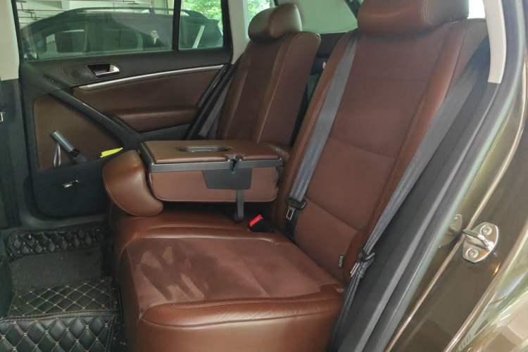 Used Volkswagen Tiguan 2013 2.0 TSI Automatic All-Wheel-Drive Flagship Edition Left Rear Seat