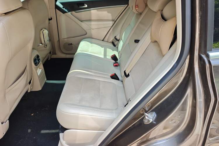 Used Volkswagen Tiguan 2013 2.0 TSI Automatic All-Wheel-Drive Flagship Edition Left Rear Seat