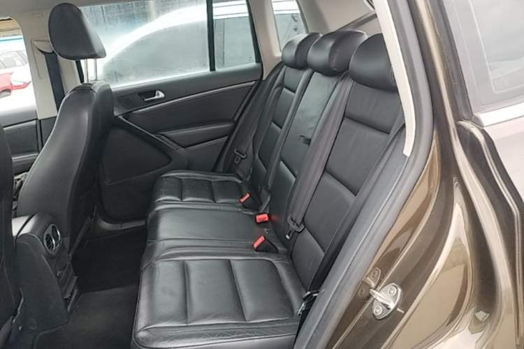 Used Volkswagen Tiguan 2013 1.8 TSI Automatic All-Wheel Drive Luxury Model Left Rear Seat