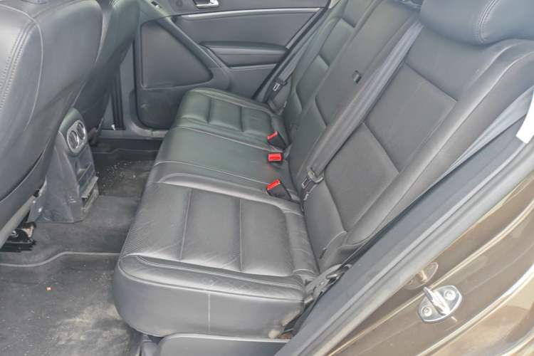 Used Volkswagen Tiguan 2013 1.8 TSI Automatic All-Wheel Drive Luxury Model Left Rear Seat