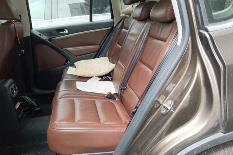 Used Volkswagen Tiguan 2013 1.8 TSI Automatic All-Wheel Drive Luxury Model Left Rear Seat