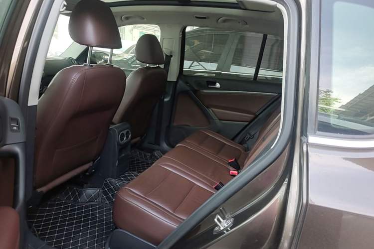 Used Volkswagen Tiguan 2013 2.0 TSI Automatic All-Wheel Drive Luxury Edition Left Rear Seat