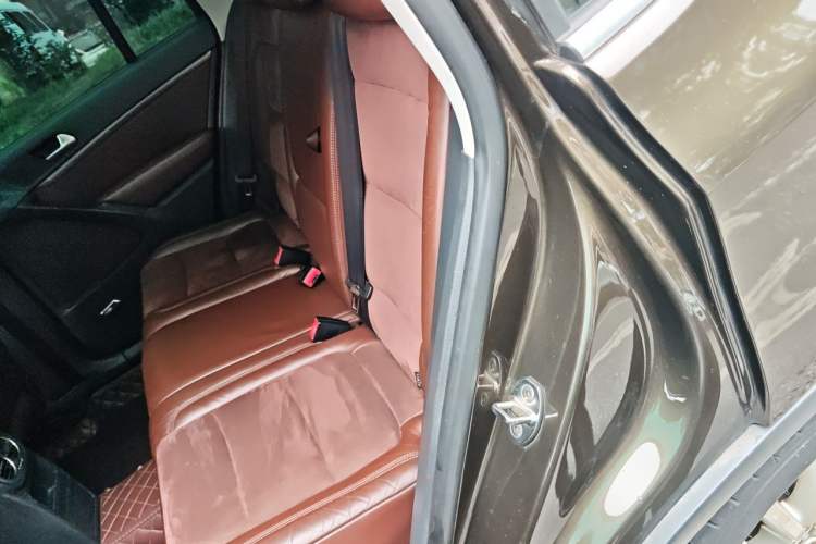 Used Volkswagen Tiguan 2013 2.0 TSI Automatic All-Wheel-Drive Flagship Edition Left Rear Seat