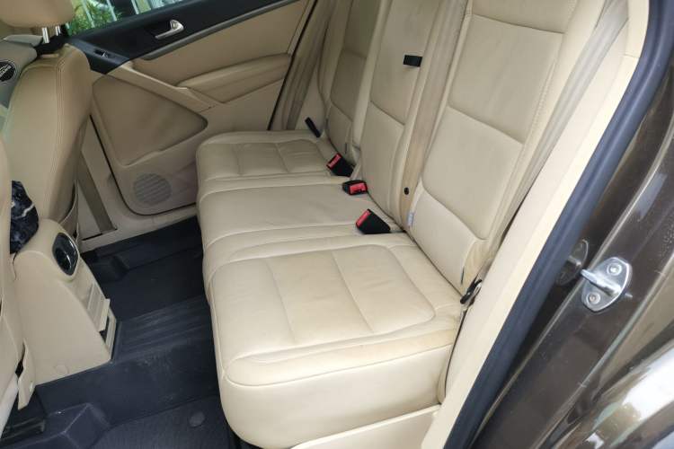 Used Volkswagen Tiguan 2013 1.8 TSI Automatic All-Wheel Drive Luxury Model Left Rear Seat