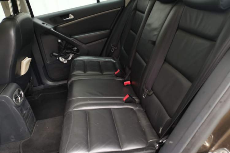 Used Volkswagen Tiguan 2013 1.8 TSI Automatic All-Wheel Drive Luxury Model Left Rear Seat
