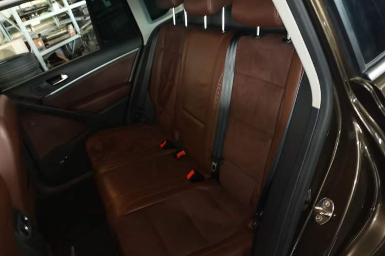 Used Volkswagen Tiguan 2013 2.0 TSI Automatic All-Wheel Drive Luxury Edition Left Rear Seat