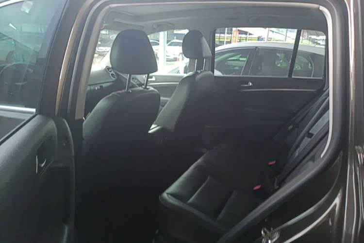 Used Volkswagen Tiguan 2013 1.8 TSI Automatic All-Wheel Drive Luxury Model Left Rear Seat