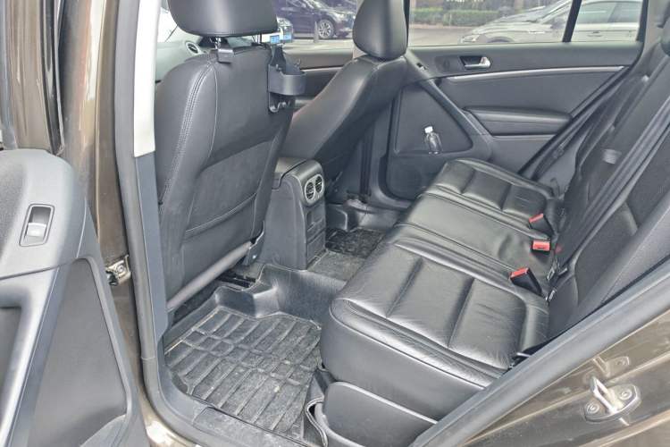 Used Volkswagen Tiguan 2013 1.8 TSI Automatic All-Wheel Drive Luxury Model Left Rear Seat