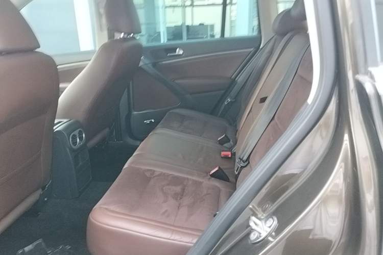 Used Volkswagen Tiguan 2013 2.0 TSI Automatic All-Wheel-Drive Flagship Edition Left Rear Seat