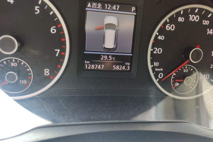 Used Volkswagen Tiguan 2013 2.0 TSI Automatic All-Wheel-Drive Flagship Edition Odometer Close Up