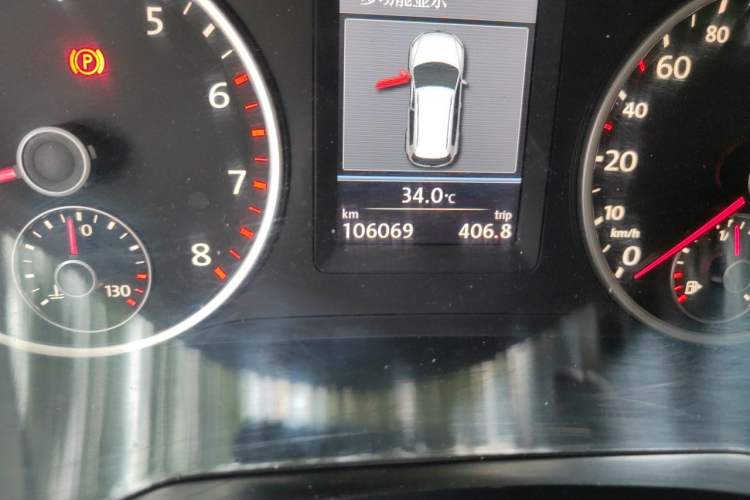 Used Volkswagen Tiguan 2013 1.8 TSI Automatic All-Wheel Drive Luxury Model Odometer Close Up