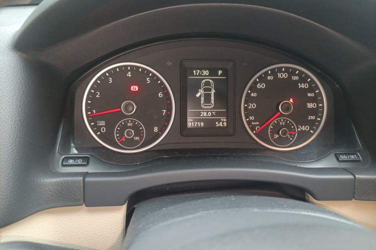 Used Volkswagen Tiguan 2013 1.8 TSI Automatic Two-Wheel Drive Comfort Edition Odometer Close Up