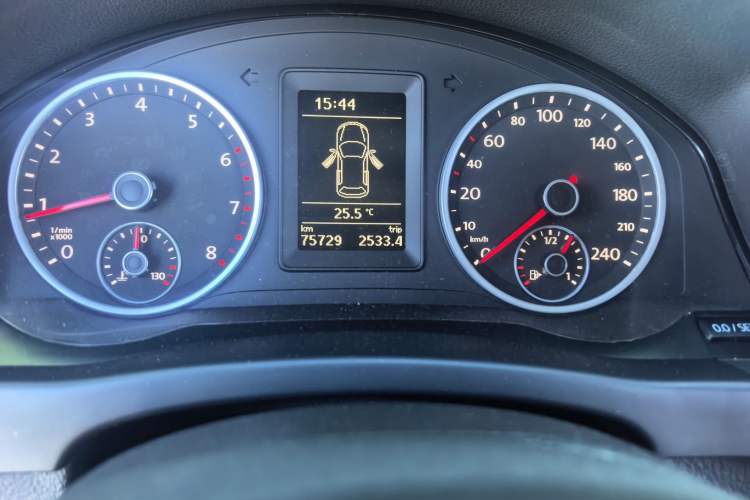 Used Volkswagen Tiguan 2013 1.8TSI Manual Two-Wheel Drive Trend Edition Odometer Close Up