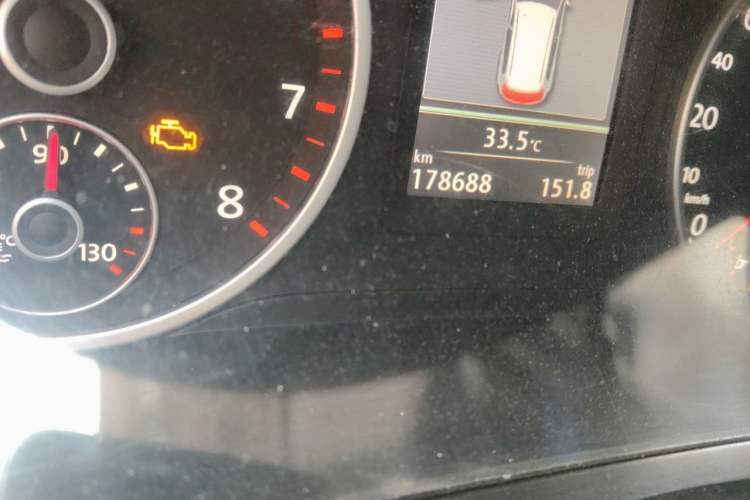 Used Volkswagen Tiguan 2013 2.0 TSI Automatic All-Wheel Drive Luxury Edition Odometer Close Up