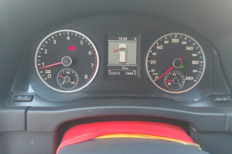 Used Volkswagen Tiguan 2013 1.8TSI Automatic Two-Wheel Drive Luxury Model Odometer Close Up