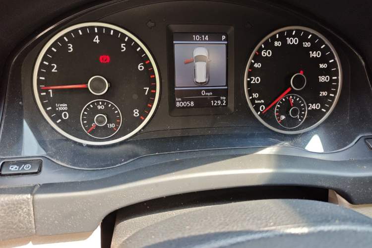 Used Volkswagen Tiguan 2013 2.0 TSI Automatic All-Wheel-Drive Flagship Edition Odometer Close Up