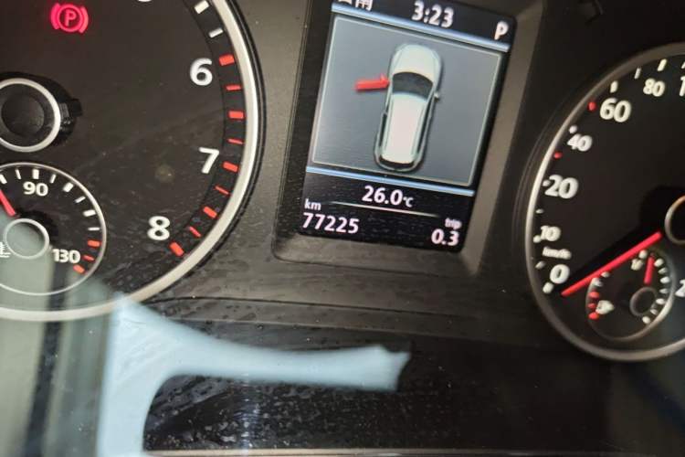 Used Volkswagen Tiguan 2013 1.8TSI Automatic Two-Wheel Drive Luxury Model Odometer Close Up