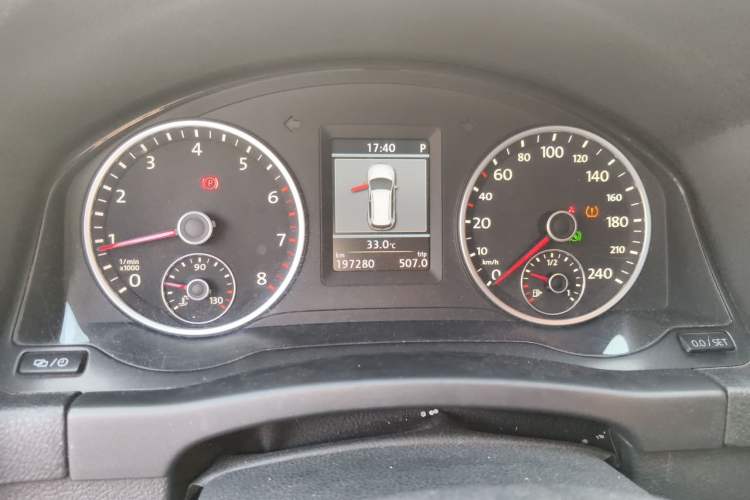 Used Volkswagen Tiguan 2013 2.0 TSI Automatic All-Wheel-Drive Flagship Edition Odometer Close Up