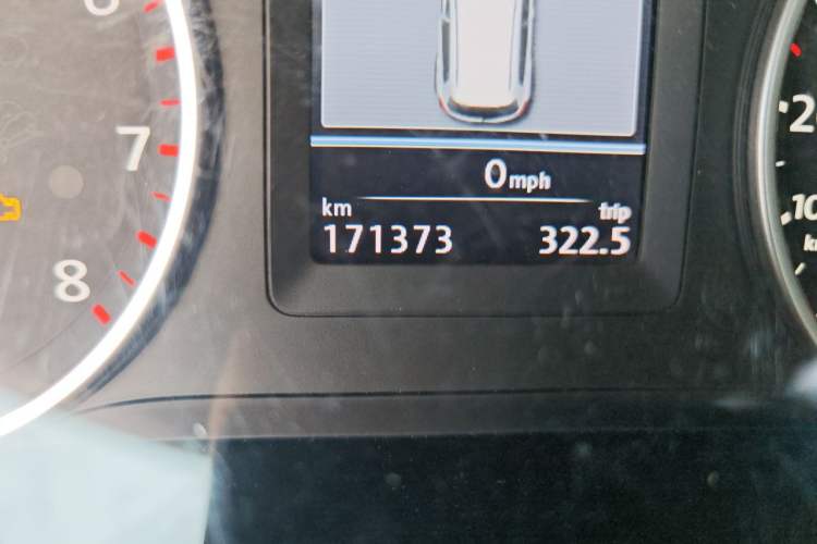 Used Volkswagen Tiguan 2013 1.8TSI Automatic Two-Wheel Drive Luxury Model Odometer Close Up