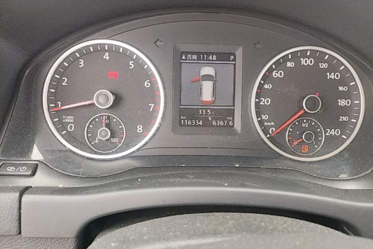 Used Volkswagen Tiguan 2013 1.8 TSI Automatic All-Wheel Drive Luxury Model Odometer Close Up