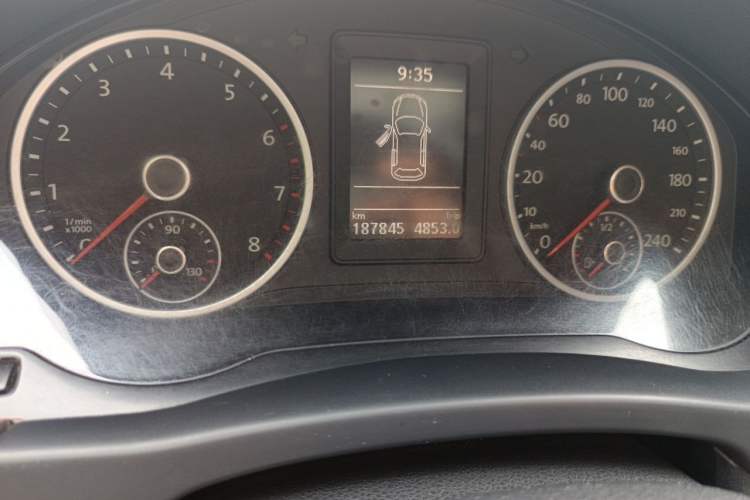 Used Volkswagen Tiguan 2013 1.8TSI Automatic Two-Wheel Drive Trend Edition Odometer Close Up