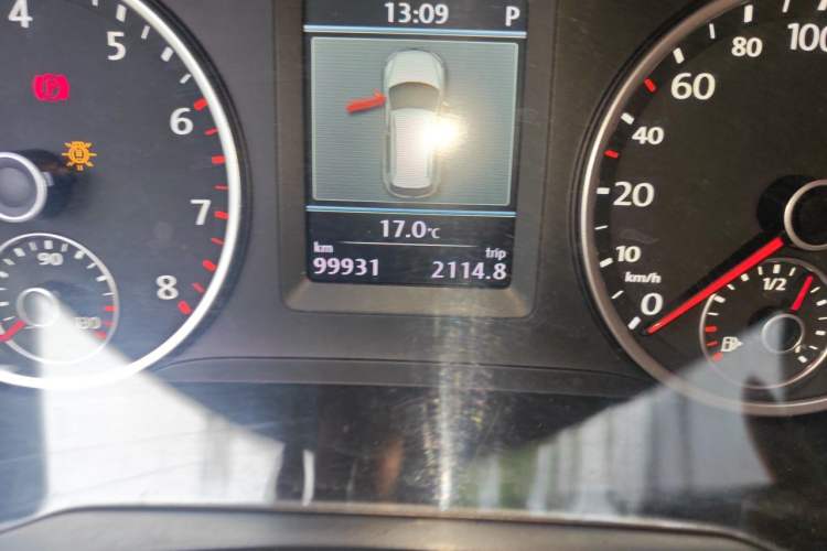 Used Volkswagen Tiguan 2013 2.0 TSI Automatic All-Wheel Drive Luxury Edition Odometer Close Up