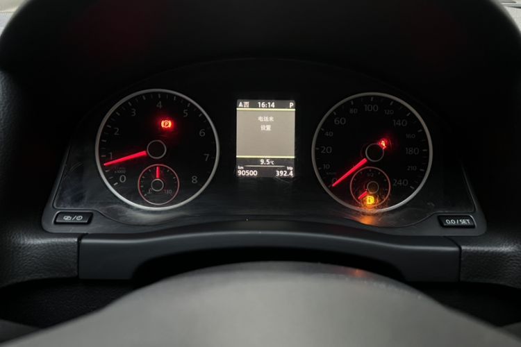 Used Volkswagen Tiguan 2013 1.8TSI Automatic Two-Wheel Drive Luxury Model Odometer Close Up