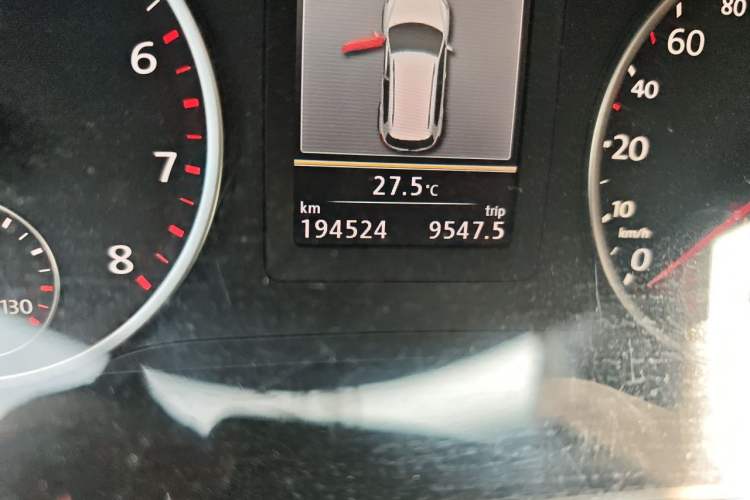 Used Volkswagen Tiguan 2013 2.0 TSI Automatic All-Wheel-Drive Flagship Edition Odometer Close Up