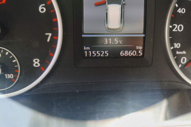 Used Volkswagen Tiguan 2013 1.8TSI Automatic Two-Wheel Drive Luxury Model Odometer Close Up