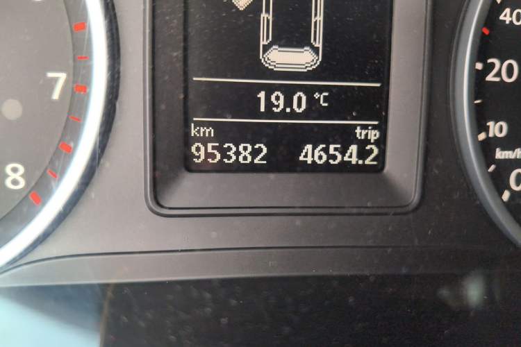 Used Volkswagen Tiguan 2013 1.8 TSI Automatic Two-Wheel Drive Comfort Edition Odometer Close Up