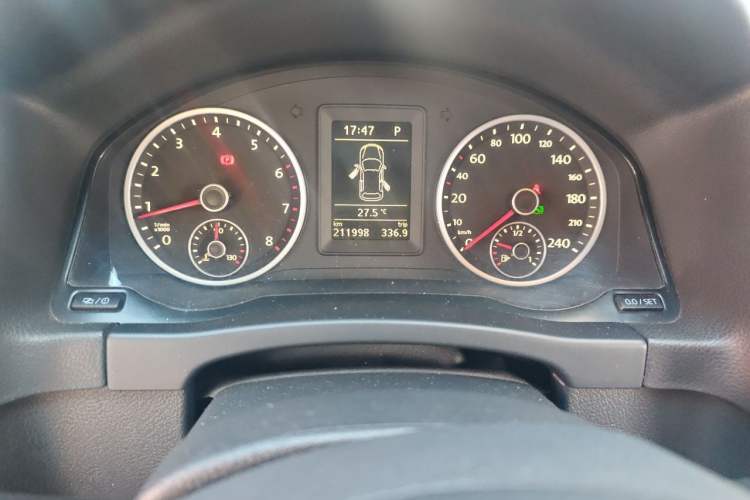 Used Volkswagen Tiguan 2013 1.8 TSI Automatic Two-Wheel Drive Comfort Edition Odometer Close Up