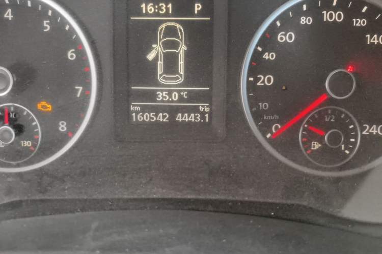 Used Volkswagen Tiguan 2013 1.8TSI Automatic Two-Wheel Drive Trend Edition Odometer Close Up