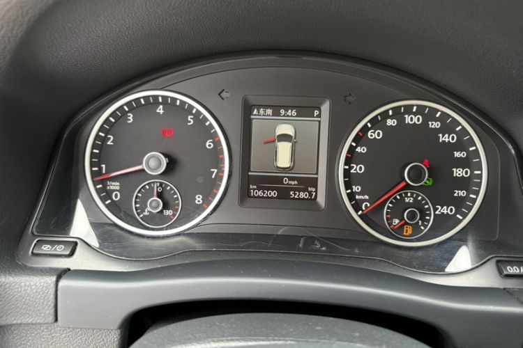 Used Volkswagen Tiguan 2013 1.8 TSI Automatic All-Wheel Drive Luxury Model Odometer Close Up