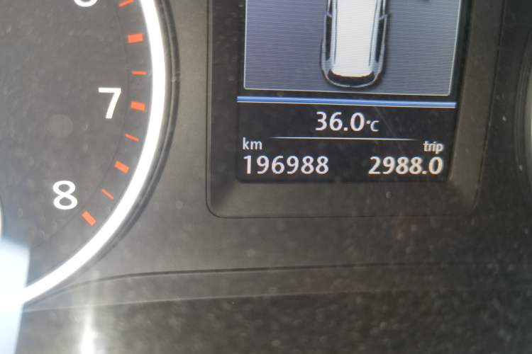 Used Volkswagen Tiguan 2013 1.8 TSI Automatic All-Wheel Drive Luxury Model Odometer Close Up