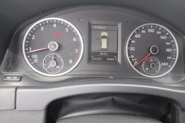 Used Volkswagen Tiguan 2013 1.8TSI Automatic All-Wheel-Drive Comfort Edition Odometer Close Up