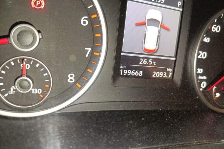 Used Volkswagen Tiguan 2013 2.0 TSI Automatic All-Wheel-Drive Flagship Edition Odometer Close Up