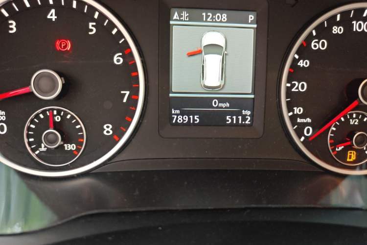 Used Volkswagen Tiguan 2013 1.8TSI Automatic Two-Wheel Drive Luxury Model Odometer Close Up