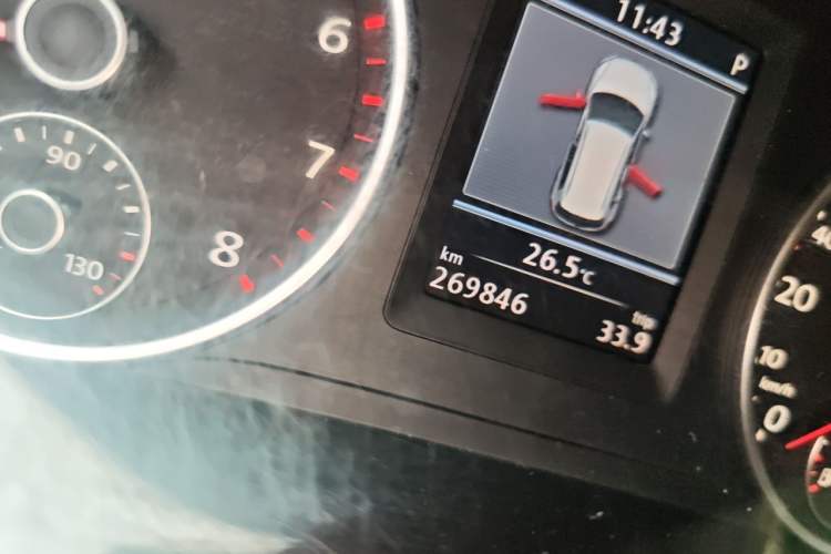 Used Volkswagen Tiguan 2013 2.0 TSI Automatic All-Wheel-Drive Flagship Edition Odometer Close Up