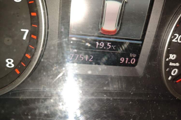Used Volkswagen Tiguan 2013 1.8TSI Automatic Two-Wheel Drive Luxury Model Odometer Close Up