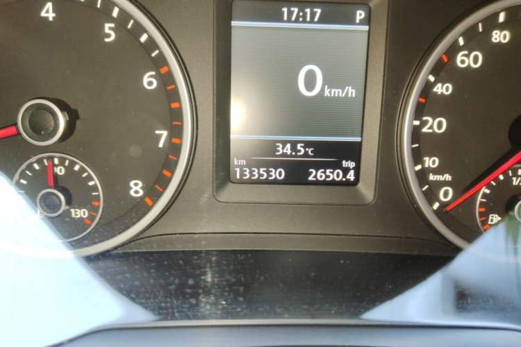 Used Volkswagen Tiguan 2013 1.8TSI Automatic Two-Wheel Drive Luxury Model Odometer Close Up