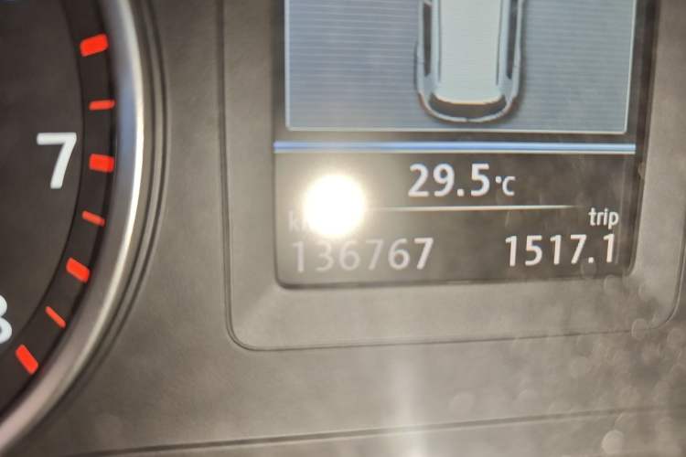 Used Volkswagen Tiguan 2013 1.8TSI Automatic Two-Wheel Drive Luxury Model Odometer Close Up