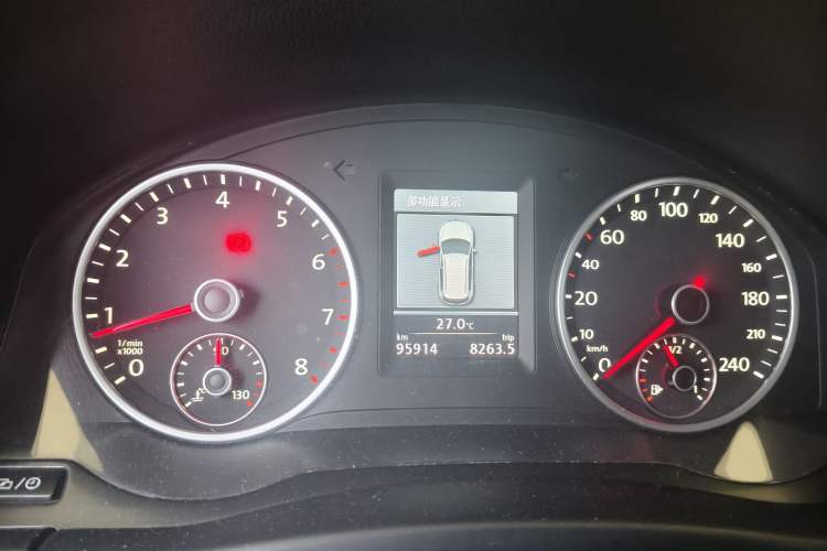 Used Volkswagen Tiguan 2013 1.8TSI Automatic Two-Wheel Drive Luxury Model Odometer Close Up