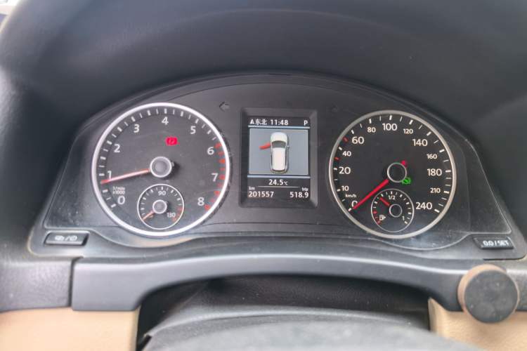 Used Volkswagen Tiguan 2013 1.8TSI Automatic Two-Wheel Drive Luxury Model Odometer Close Up