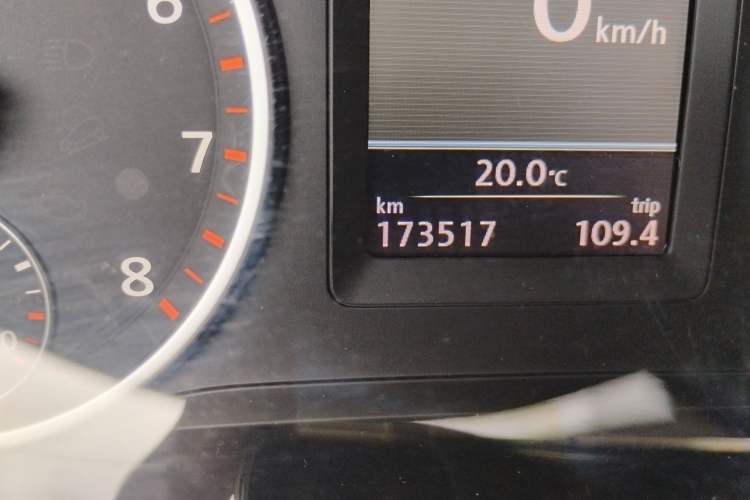 Used Volkswagen Tiguan 2013 1.8 TSI Automatic All-Wheel Drive Luxury Model Odometer Close Up