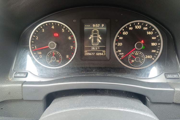 Used Volkswagen Tiguan 2013 1.8TSI Automatic All-Wheel-Drive Comfort Edition Odometer Close Up