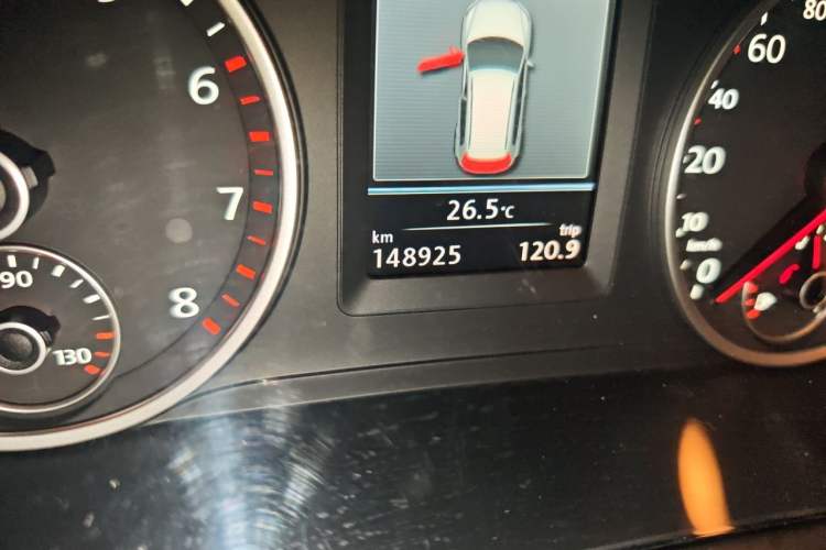 Used Volkswagen Tiguan 2013 2.0 TSI Automatic All-Wheel-Drive Flagship Edition Odometer Close Up